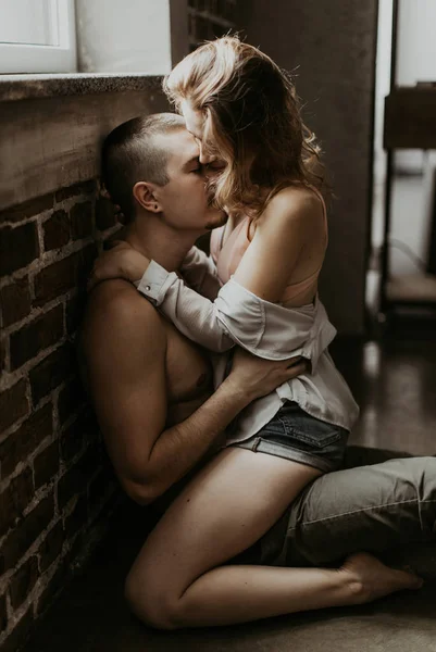 Beautiful Couple Kissing Kitchen — Stock Photo, Image