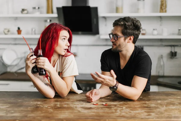 Schönes Liebespaar Der Küche — Stockfoto