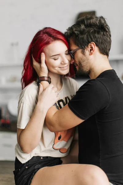 Hermosa Pareja Amorosa Cocina — Foto de Stock