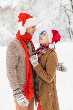 aşk yalan karda çift, gülmek ve keyfini çıkarın