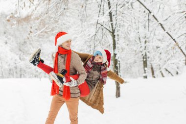 aşk yalan karda çift, gülmek ve keyfini çıkarın