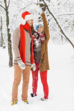 aşk yalan karda çift, gülmek ve keyfini çıkarın