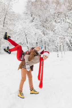 aşk yalan karda çift, gülmek ve keyfini çıkarın