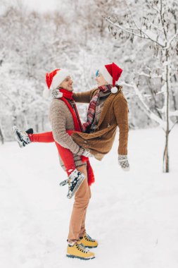 aşk yalan karda çift, gülmek ve keyfini çıkarın