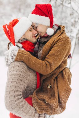 aşk yalan karda çift, gülmek ve keyfini çıkarın