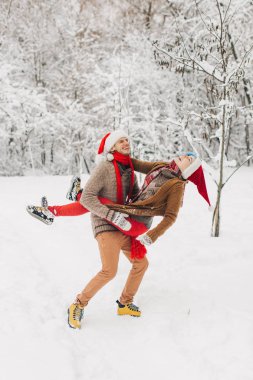 aşk yalan karda çift, gülmek ve keyfini çıkarın