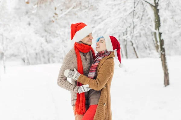 Para Miłości Leżeć Śniegu Śmiać Się Cieszyć Się — Zdjęcie stockowe