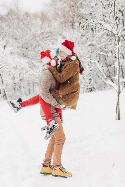 Para Miłości Leżeć Śniegu Śmiać Się Cieszyć Się — Zdjęcie stockowe