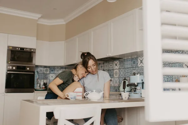 Beautiful Loving Couple Laughing Hugging Kitchen — Stock Photo, Image