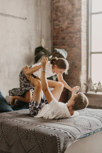 Pasangan Yang Indah Mencintai Melakukan Yoga — Stok Foto