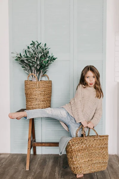 Belle Petite Fille Intérieur Maison — Photo