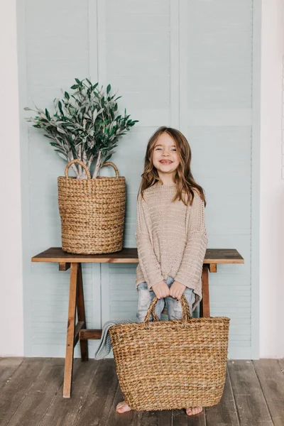 Bella Bambina Interno Della Casa — Foto Stock