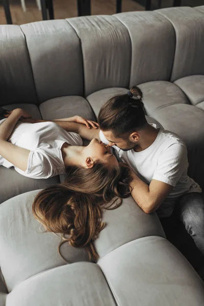 Young Romantic Couple Kissing Enjoying Company Each Other Home — Stock Photo, Image