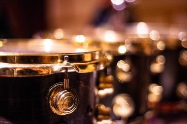 müzik enstrümanları: davul setinin bir parçası