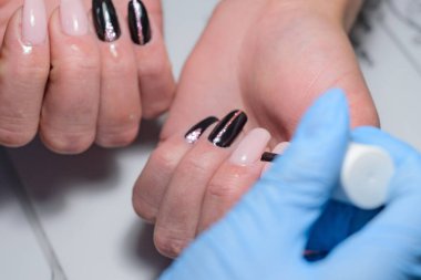 Manikür, tırnak uzatma, jel kaplama.