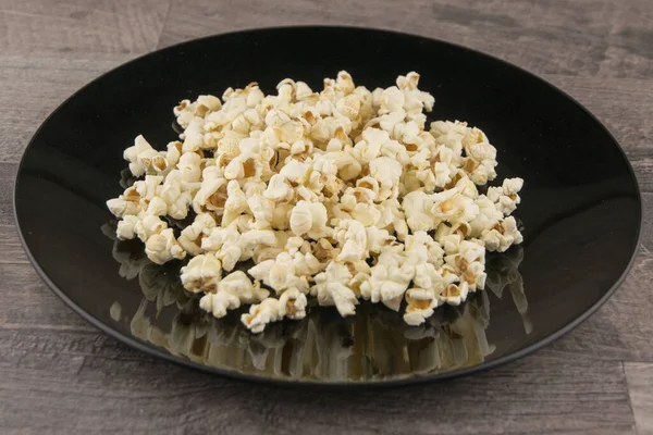 Home Cooked Microwave Popcorn Black Bowl Gray Wooden Table Front — Stock Photo, Image