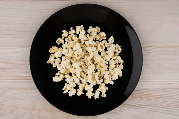 Home Cooked Microwave Popcorn Black Bowl White Wooden Table Top — Stock Photo, Image