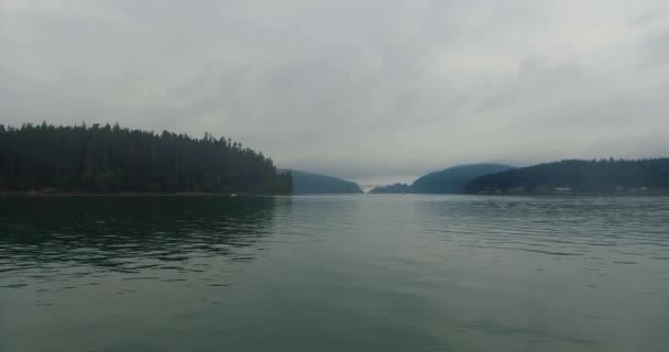 Crucero Enérgico Puget Sound Una Mañana Nublada Otoño — Vídeo de stock