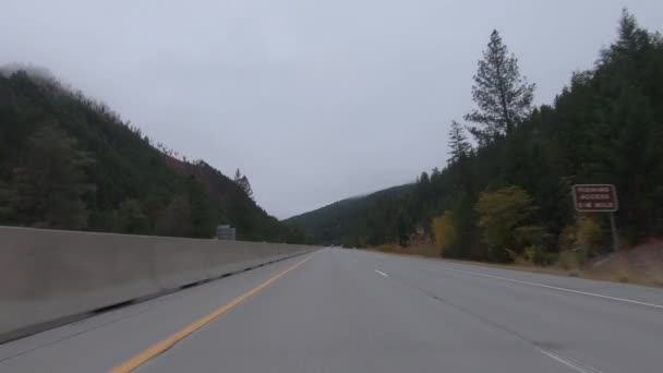 Tidig Morgon Falla Bilresa Genom Bergen Västra Montana — Stockvideo