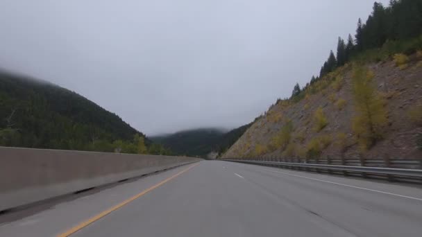 Tôt Matin Route Automne Travers Les Montagnes Dans Ouest Montana — Video