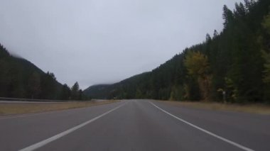 Sabah erken dağ Batı Montana'da sürücü düşmek.