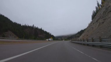 Sabah erken dağ Batı Montana'da sürücü düşmek.