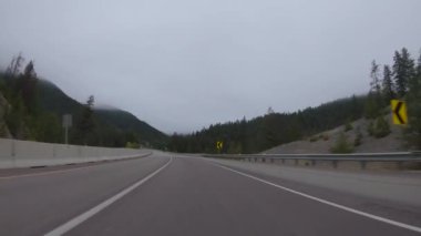 Sabah erken dağ Batı Montana'da sürücü düşmek.