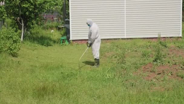 Homem Observando Quarentena Duas Semanas Devido Pandemia Coronavírus Funciona Casa — Vídeo de Stock