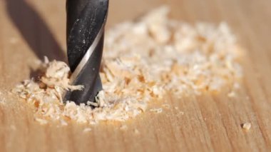 Yavaş çekim ahşap delme.