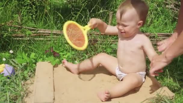 Mother Applying Protective Sunscreen Little Daughter Cute Little Baby Girl — Stock Video