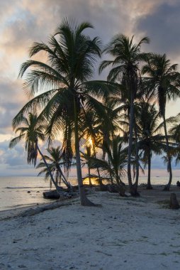 Guna Yala, Kuna Yala, San Blas, Panama'daki Cennet Adaları. Günbatımı. Sunrise.