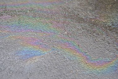 bir zemin kaldırım üzerinde gökkuşağı etkisi. Dokulu zemin.