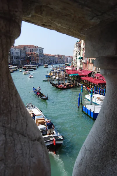 Vista su Venezia. Gran Canale. Ponte di Rialto. Venecia — Foto Stock