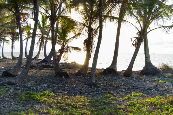 Islas Paraíso en Guna Yala, Kuna Yala, San Blas, Panamá. Puesta de sol. Amanecer . — Foto de Stock