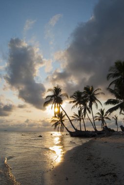 Guna Yala, Kuna Yala, San Blas, Panama'daki Cennet Adaları. Günbatımı. Sunrise.