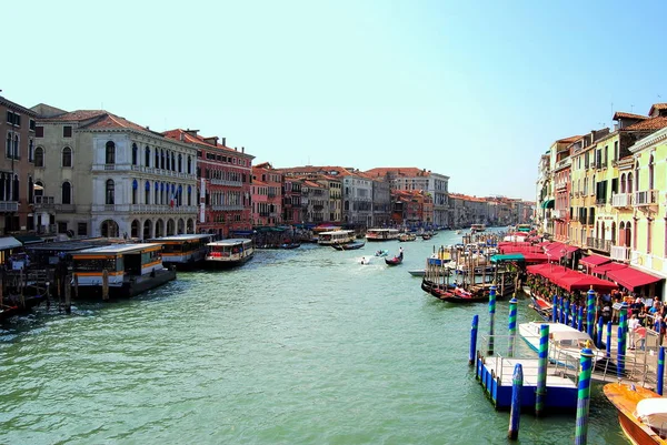 Венеция. Гран-канал. Мост Риальто. Венеция — стоковое фото