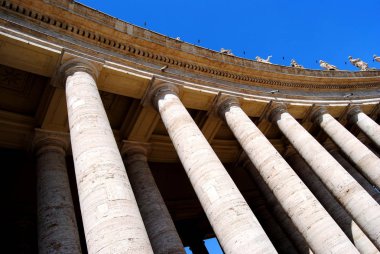 St Peter meydanında Bernini sütun, Vatikan.