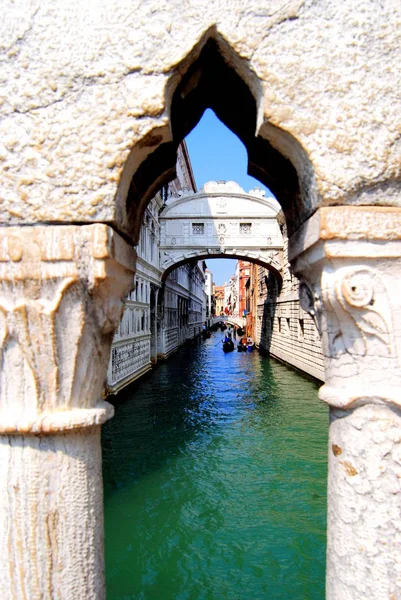 Вид на Венецию с моста . — стоковое фото
