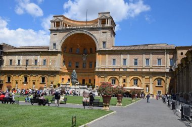 Pigna Vaticano avlusunda