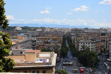 Penceredeki Roma 'nın panoramik manzarası