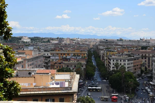 Penceredeki Roma 'nın panoramik manzarası