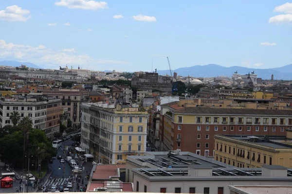 Penceredeki Roma 'nın panoramik manzarası