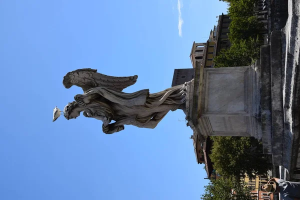 Köprüdeki heykeller Ponte Sant 'Angelo