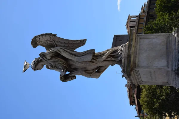 Köprüdeki heykeller Ponte Sant 'Angelo