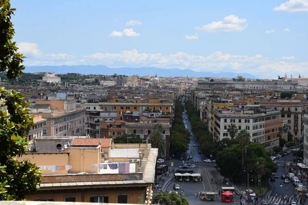 Penceredeki Roma 'nın panoramik manzarası