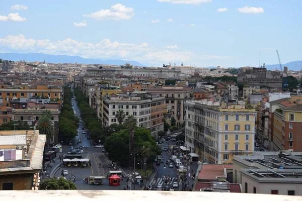 Penceredeki Roma 'nın panoramik manzarası