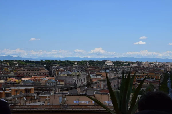 Penceredeki Roma 'nın panoramik manzarası
