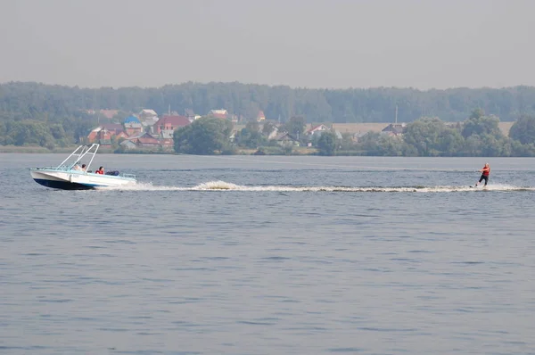 Klyazma rezervuar Rusya Moskova 'da plaj tatili