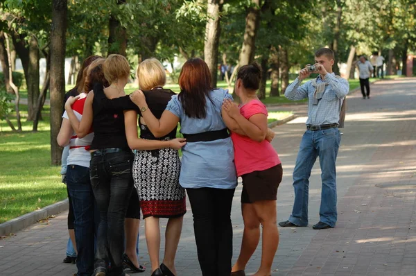 İnsanlar Park Moskova 'da dinlenmek