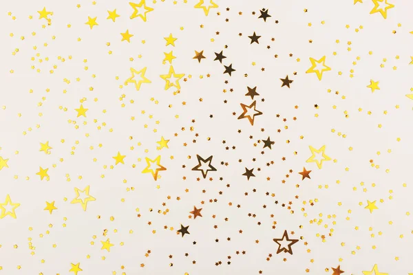 Vallende ster vorm confetti op neutrale grijze achtergrond. — Stockfoto